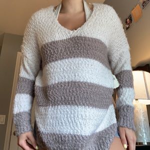 Brand new Altar’d state sweater !!